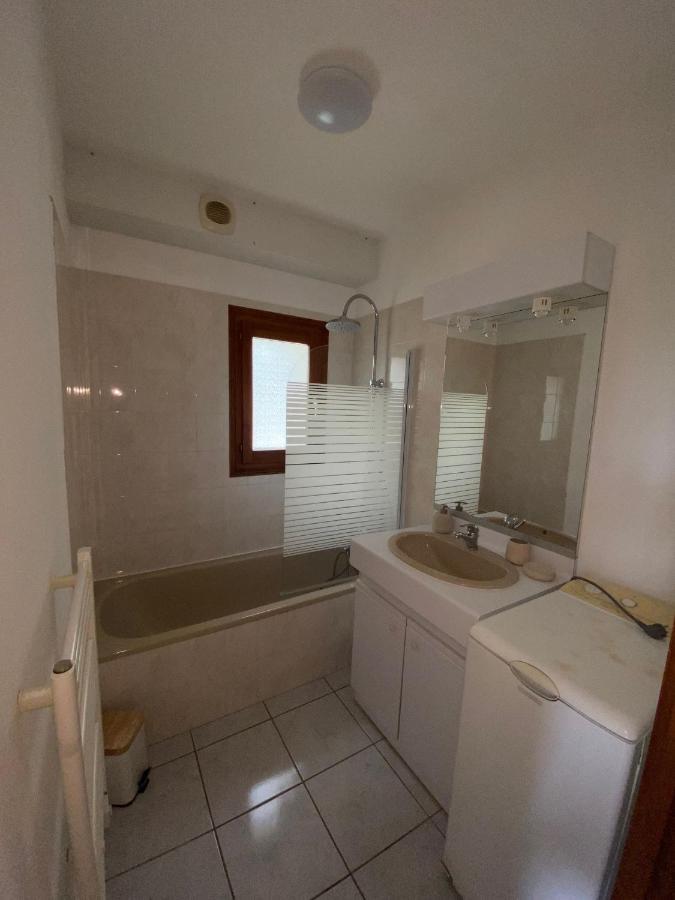 Appartement Situe A Cote Du Lac De Serre Poncon Saint-Sauveur  エクステリア 写真